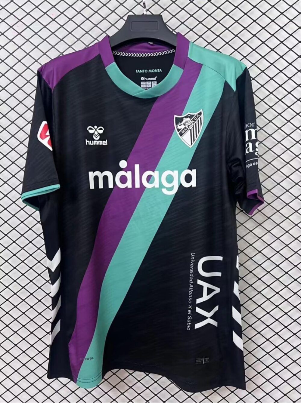 Nueva camiseta Málaga CF 25-26 segunda negra franjas celeste morado