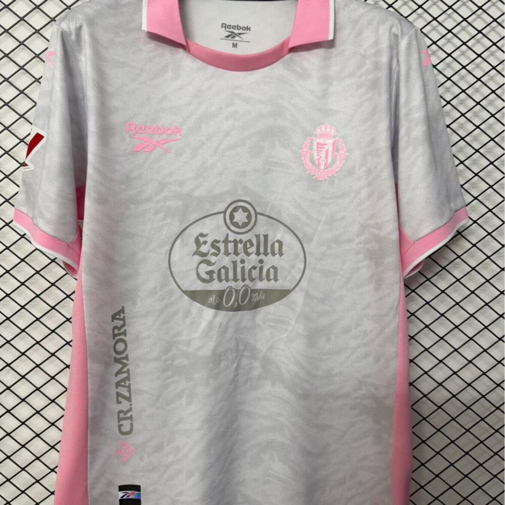 Nueva camiseta Real Valladolid 26-27 tercera equipación gris y rosa