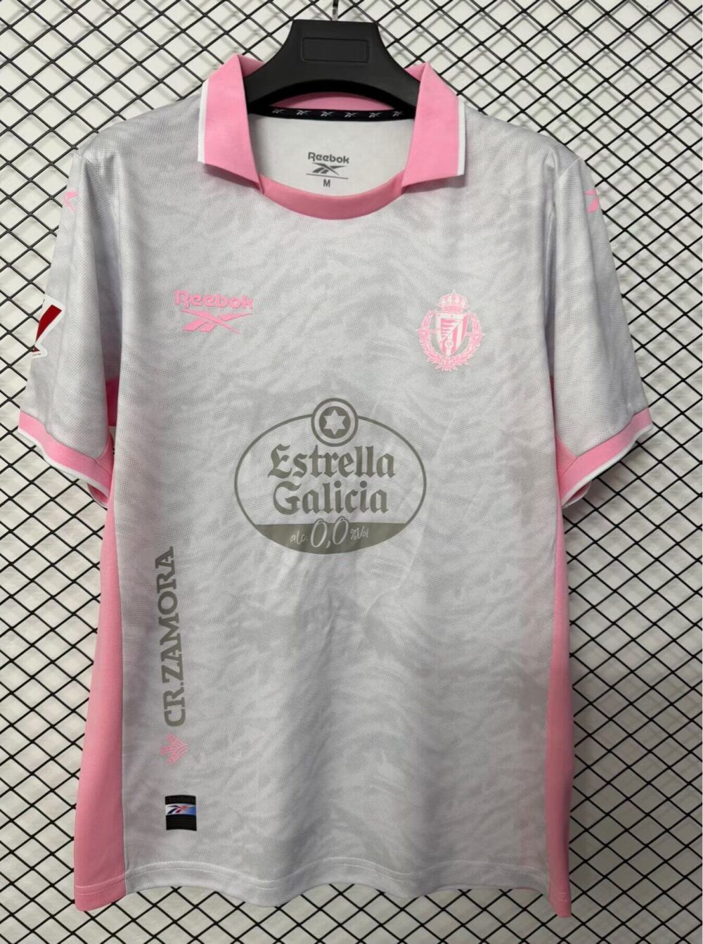 Nueva camiseta Real Valladolid 26-27 tercera equipación gris y rosa